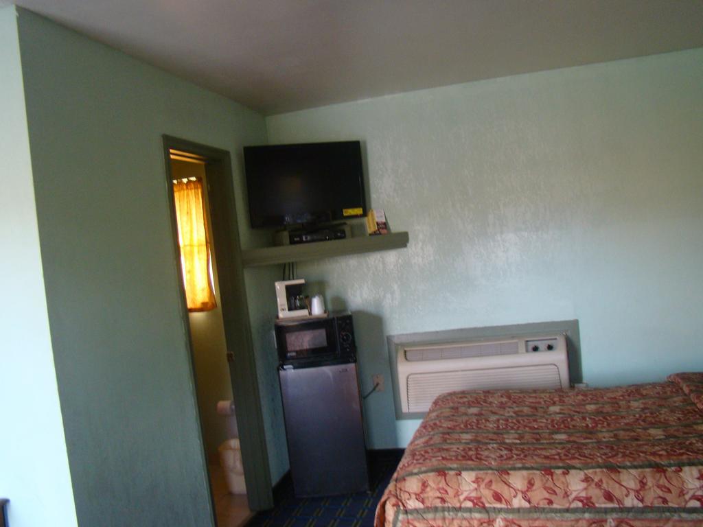 Budget Inn Mount Airy Екстер'єр фото